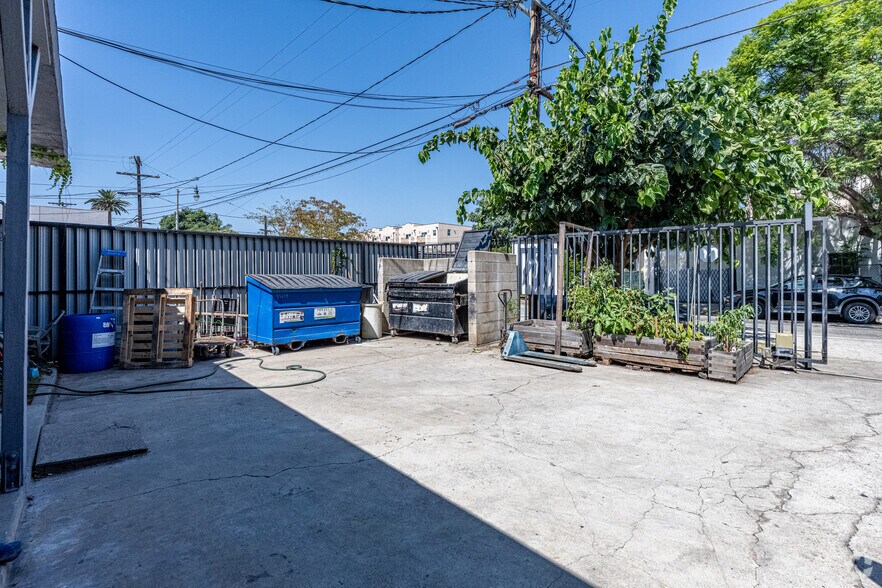 More Photos Of 3014-3018 N Coolidge Ave, Los Angeles Warehouse For Sale