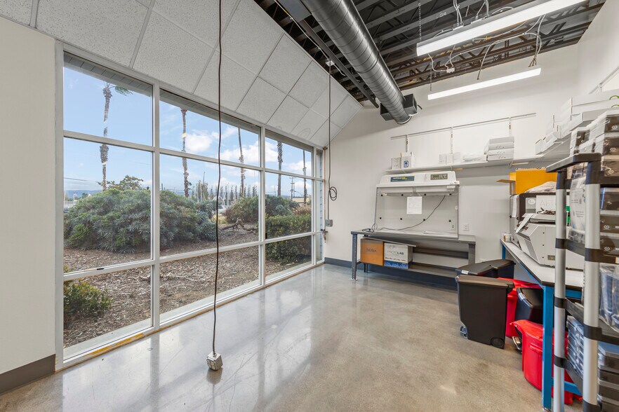 More Photos Of 400 Seaport Ct, Redwood City Medical For Lease