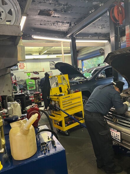 More Photos Of 226 Q St, Sacramento Auto Repair For Lease