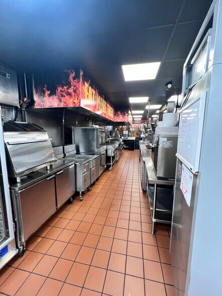 More Photos Of 132 Niles Cortland Rd, Warren Restaurant For Lease