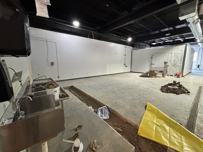 More Photos Of 576 Patterson St NW, Salem Warehouse For Lease