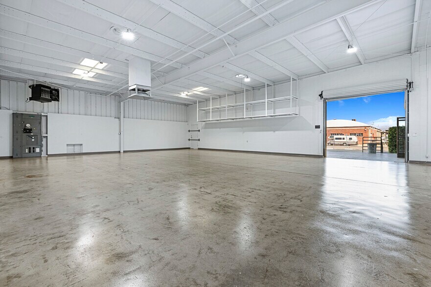 More Photos Of 245 M St, Fresno Warehouse For Lease