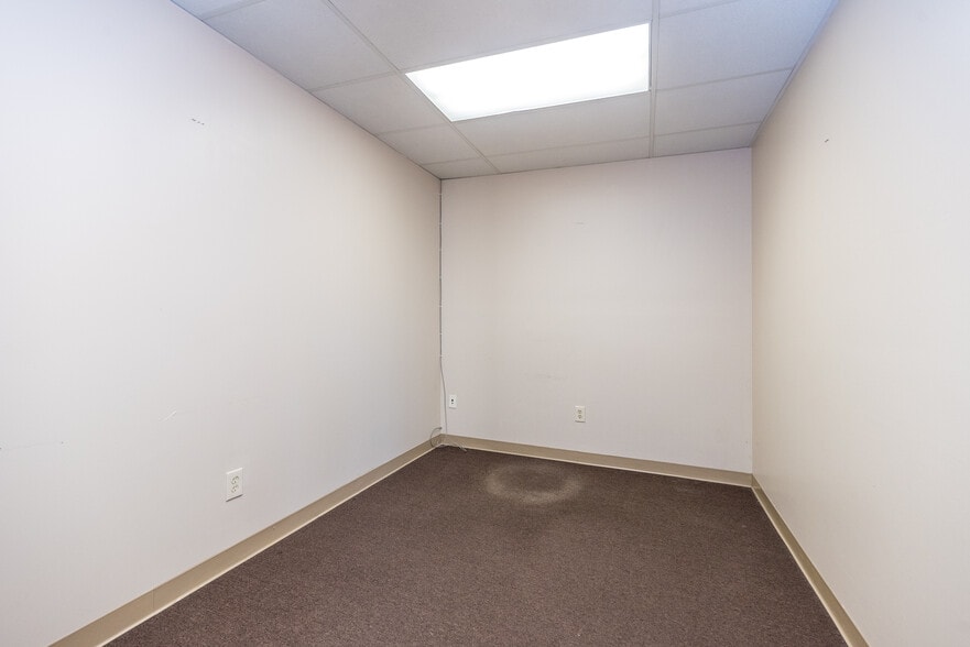 More Photos Of 908-918 Town Center, New Britain Office For Sale