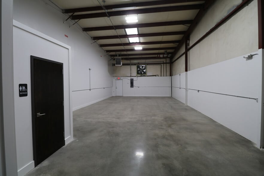 More Photos Of 76 Bay Creek Rd, Loganville Warehouse For Lease