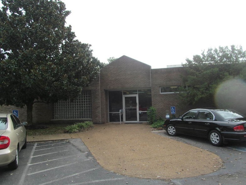 More Photos Of 8904 Cross Park Dr, Knoxville Medical For Lease