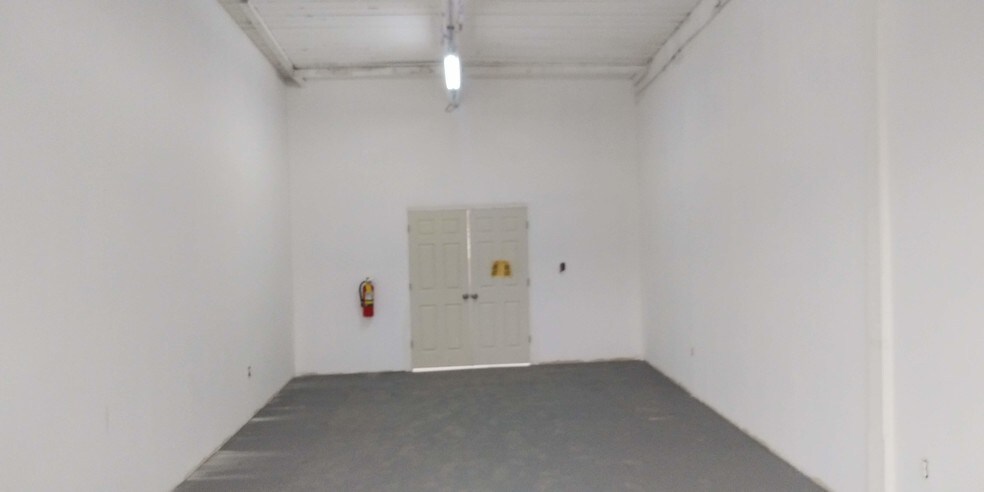 More Photos Of 60 Dickerson St, Newark Light Manufacturing For Lease