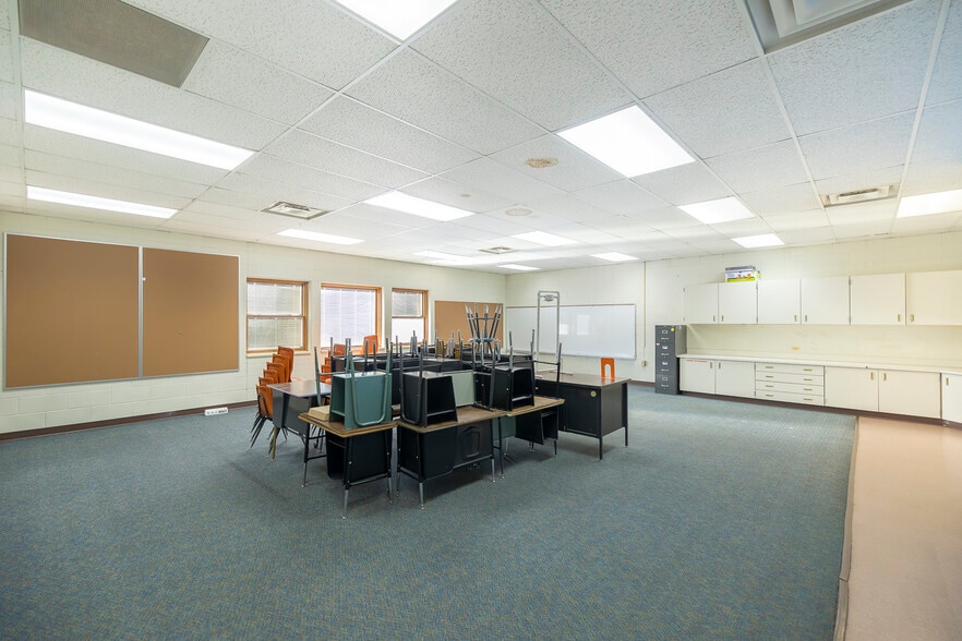 More Photos Of 202 Topaz Ave, Granby Schools For Sale