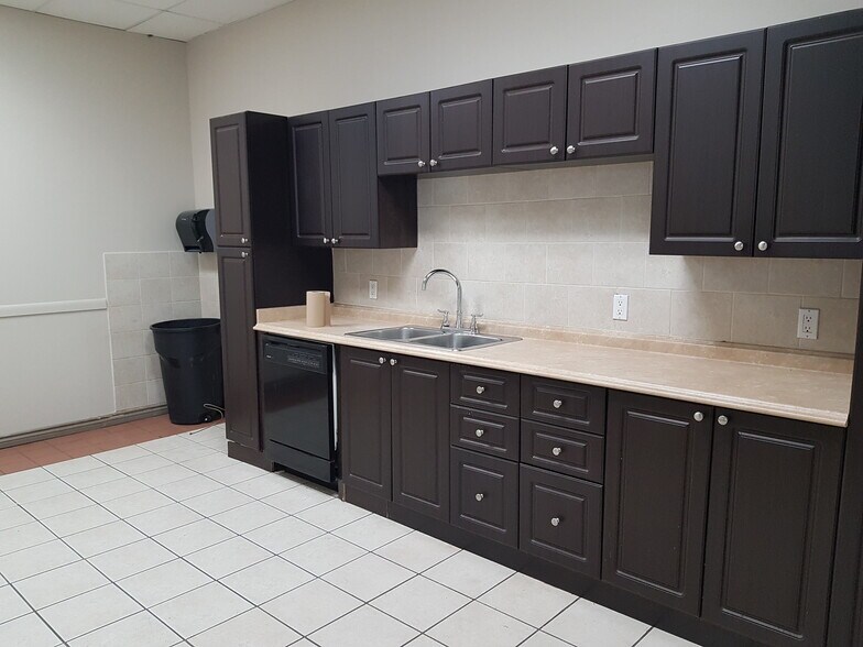 More Photos Of 385 Connie Cres, Concord Warehouse For Lease