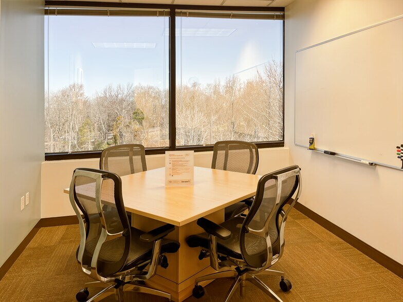 More Photos Of 301 McCullough Dr, Charlotte Coworking Space