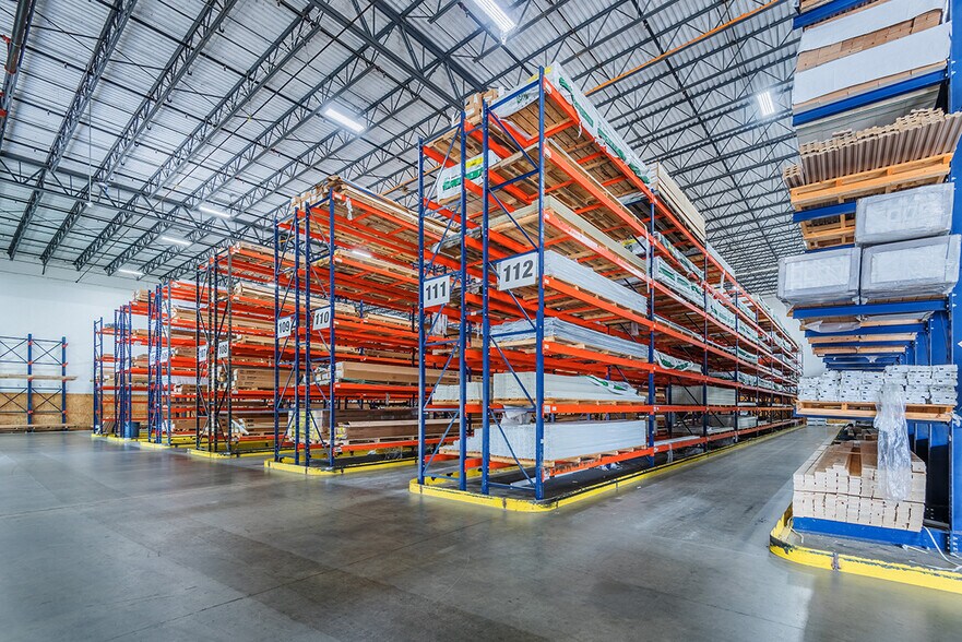 More Photos Of 11800-11900 N Lakeridge Pky, Ashland Distribution For Lease