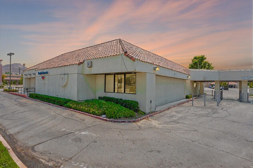 More Photos Of 2495 Lakeshore Dr, Lake Elsinore Bank For Sale