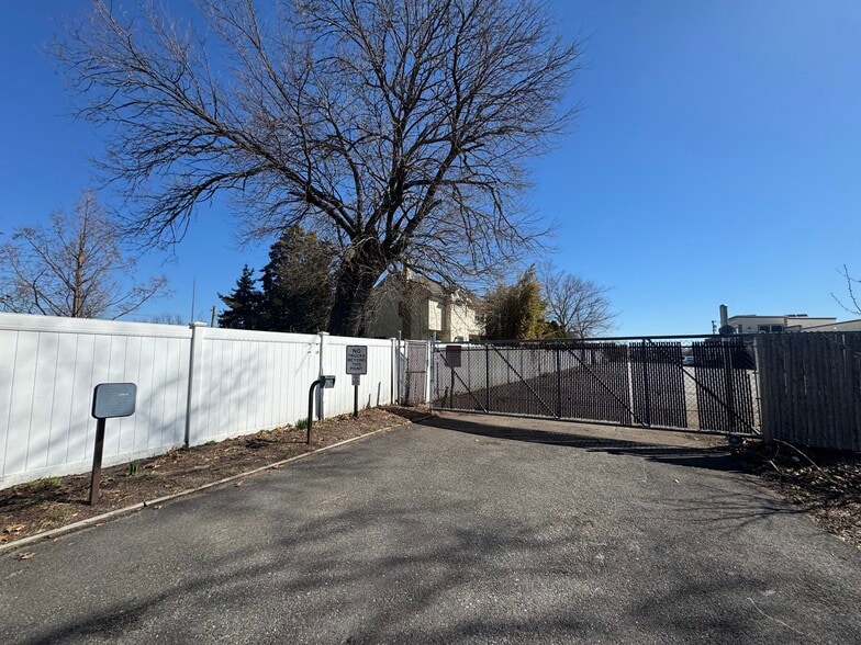 More Photos Of 217 River Ave, Patchogue Warehouse For Lease