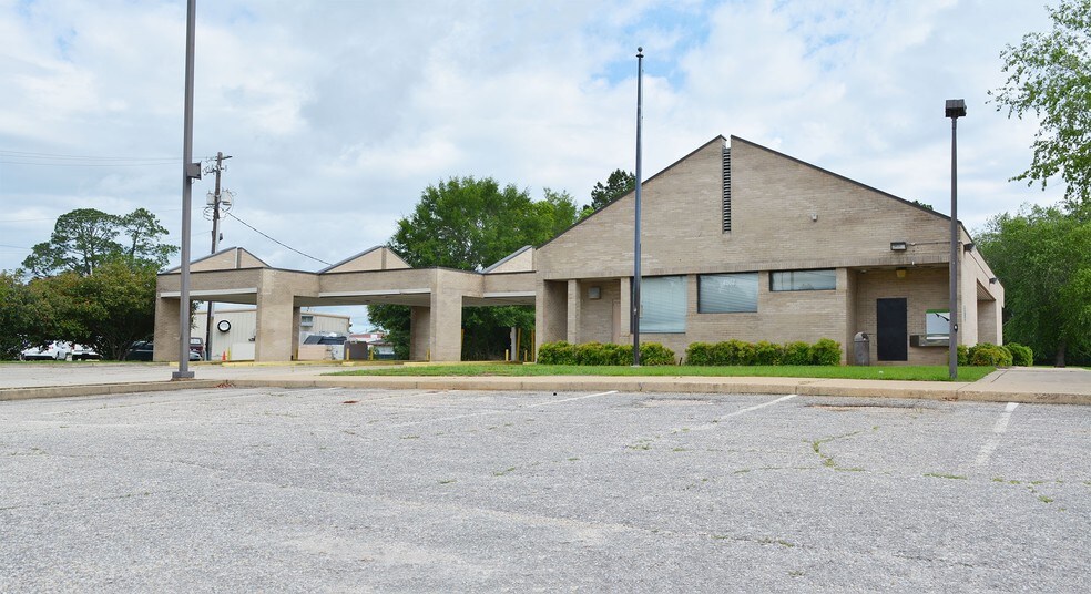 More Photos Of 4602 St. Stephens Rd, Mobile Bank For Lease