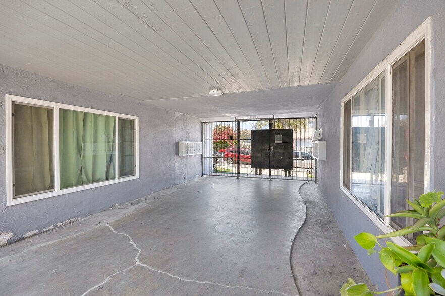 More Photos Of 1212 W 107th St, Los Angeles Apartments For Sale