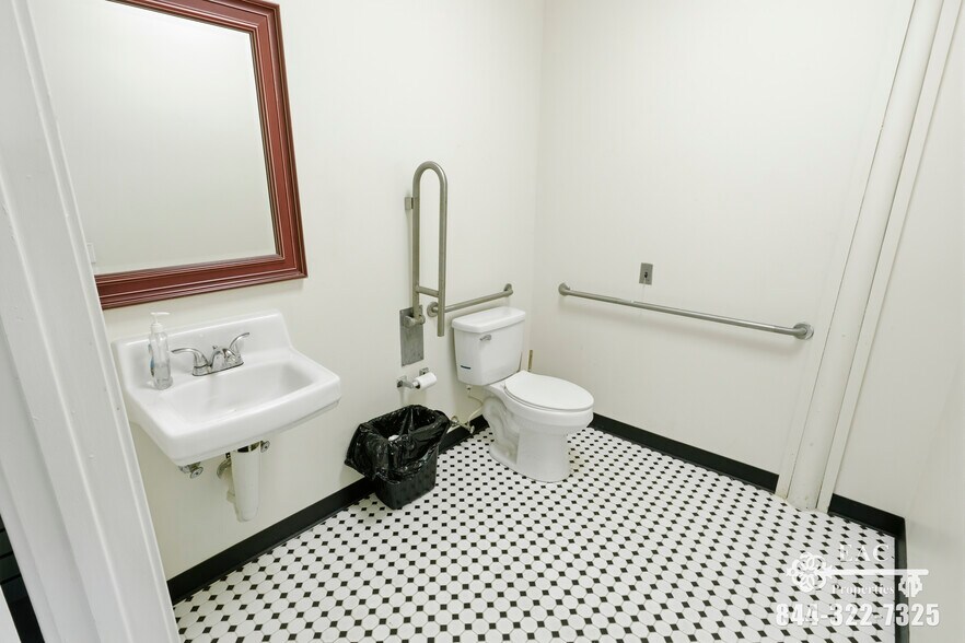 More Photos Of 73-75 Main St, Norwalk Storefront For Lease