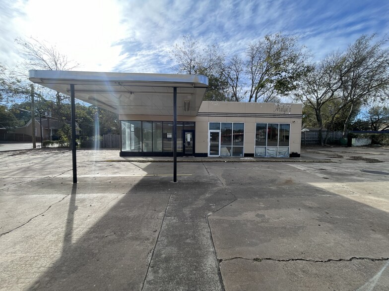 More Photos Of 501 Palo Pinto St, Weatherford Convenience Store For Lease