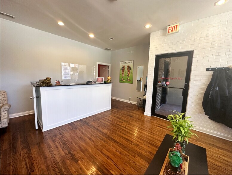 More Photos Of 3347 N Clark St, Chicago Storefront Retail Residential For Sale