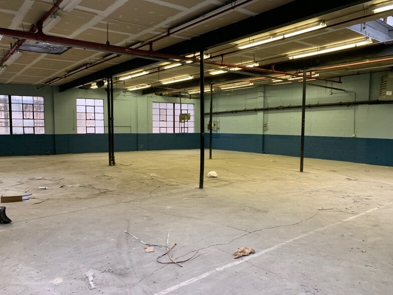 More Photos Of 210-211 Cottage St, Poughkeepsie Warehouse For Lease