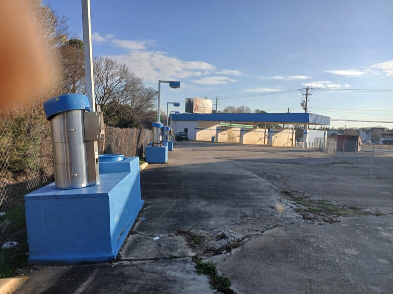 More Photos Of 5771 Woodmere Blvd, Montgomery Carwash For Sale