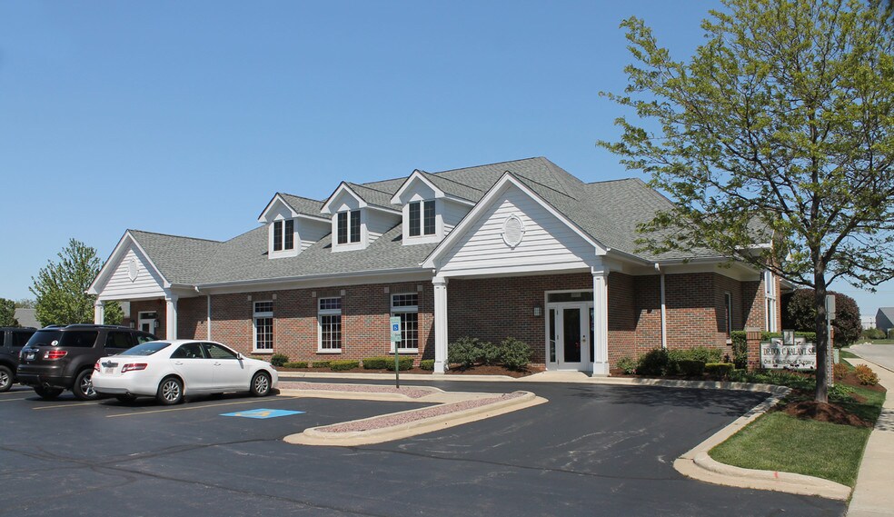 More Photos Of 1303 Macom Dr, Naperville Medical For Lease