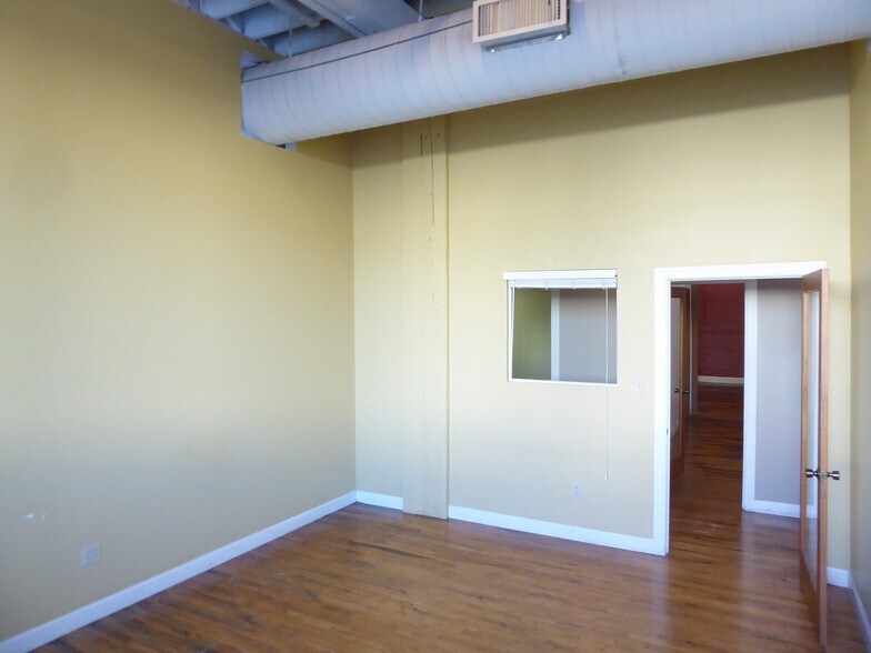 More Photos Of 1667 E 40th St, Cleveland Loft Creative Space For Sale