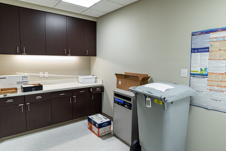 More Photos Of 1600 N Redbud Blvd, McKinney Office For Sale