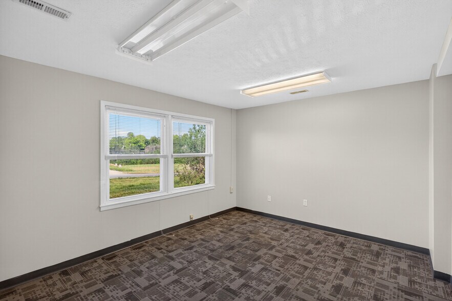 More Photos Of 114 Lexington Tpke, Amherst Medical For Lease