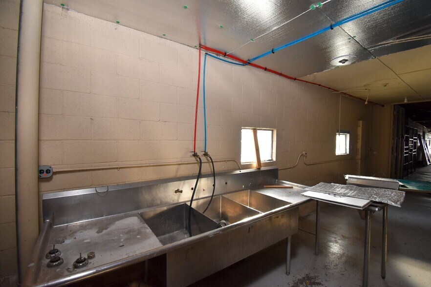 More Photos Of 443 W Walnut St, Danville Storefront For Lease