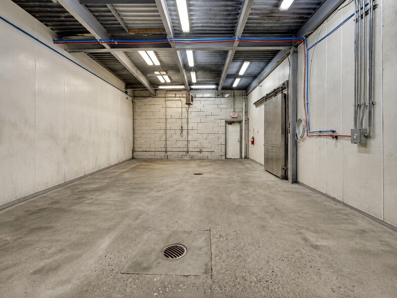More Photos Of 2050 Sportys Dr, Batavia Warehouse For Sale