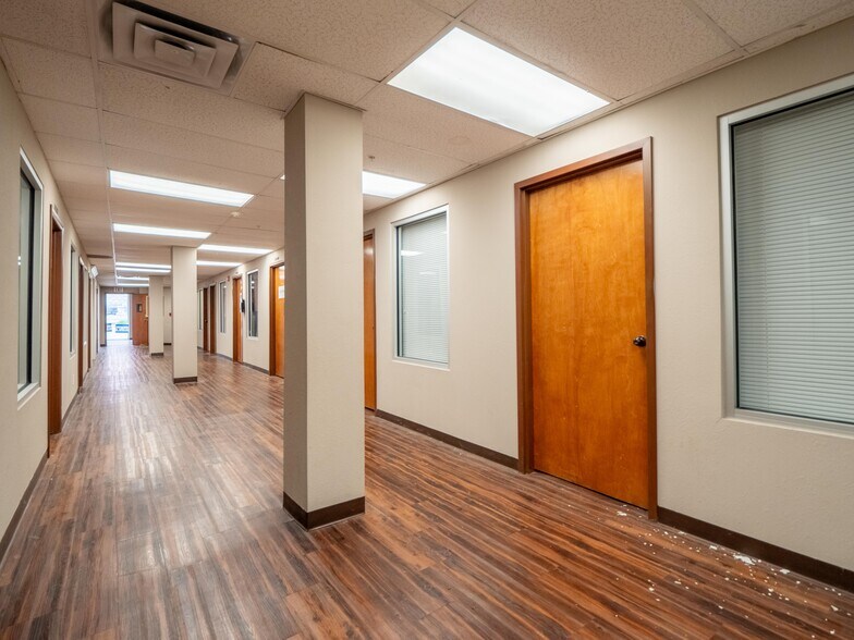 More Photos Of 122 E Carl Albert Pky, Mcalester Office For Sale