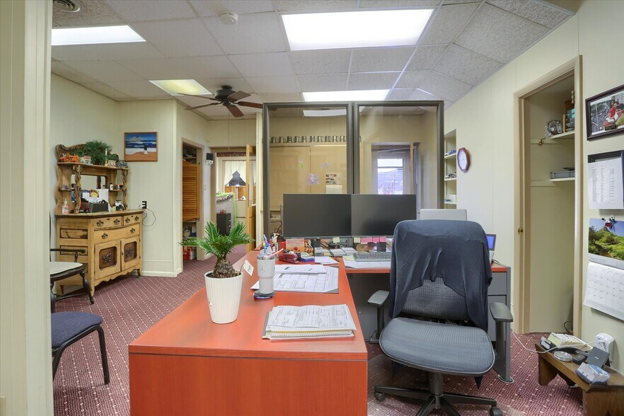 More Photos Of 3 S Market St, Shamokin Flex For Sale