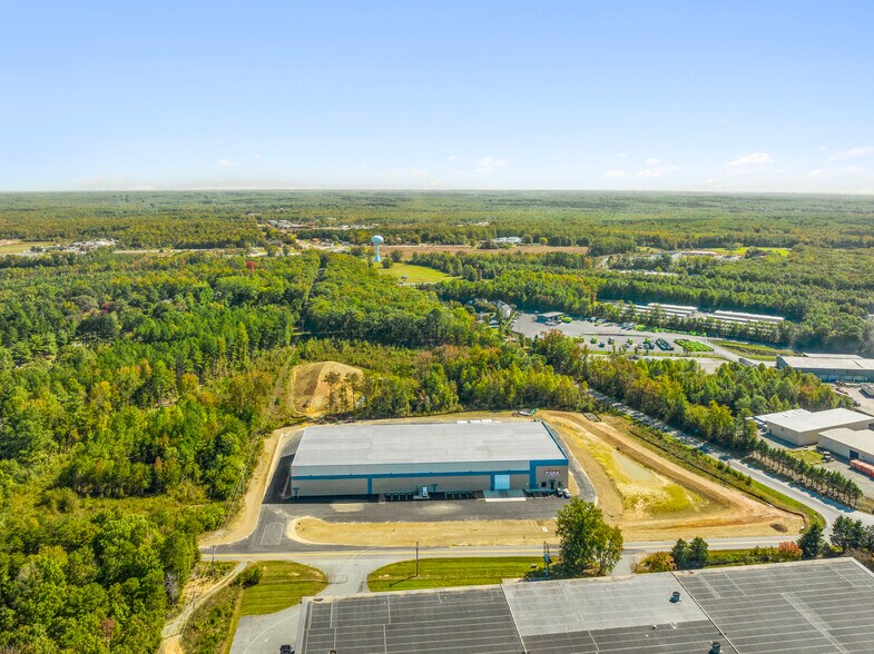 More Photos Of 122 Edgecomb Rd, Troy Warehouse For Lease