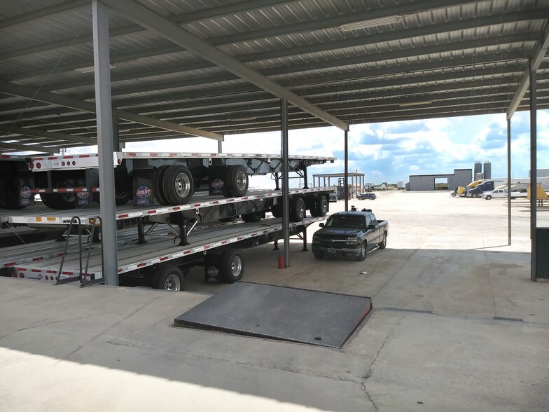 More Photos Of 5941 State Highway 359, Laredo Warehouse For Lease