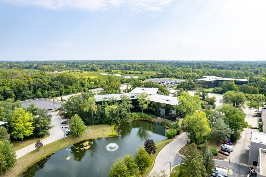 More Photos Of 2345 Waukegan Rd, Bannockburn Office For Lease