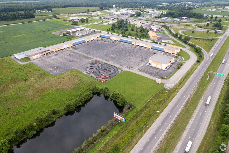 More Photos Of 357 Tanger Blvd, Seymour Unknown For Lease