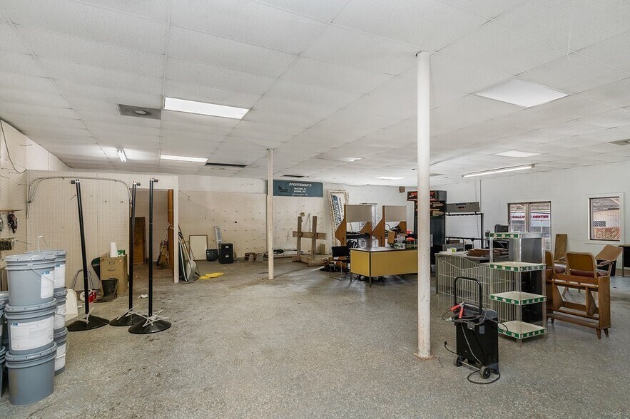 More Photos Of 1470 S Jefferson Ave, Cookeville Showroom For Sale