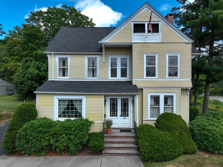 More Photos Of 8 W High St, East Hampton Office For Sale