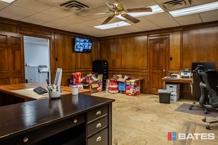 More Photos Of 1812 Garden Spring Dr, Dallas Warehouse For Sale