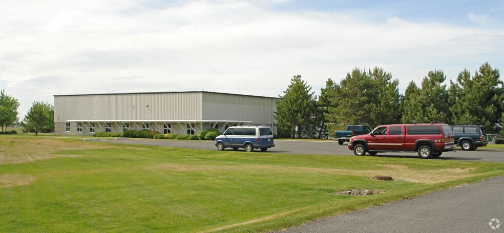 More Photos Of 10424-10428 W Aero Rd, Spokane Warehouse For Lease