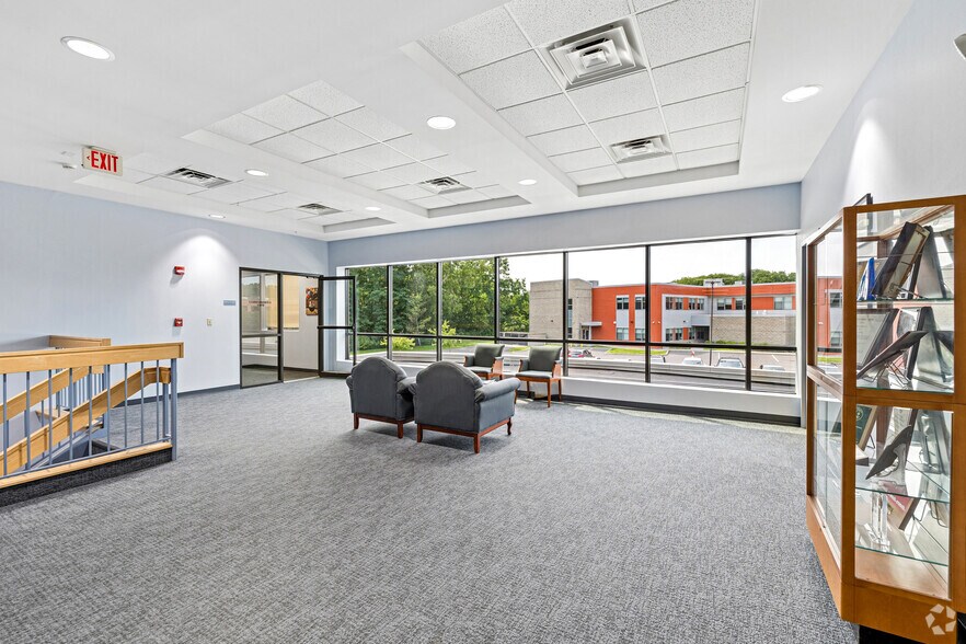 More Photos Of 10B Airline Dr, Albany Office For Sale