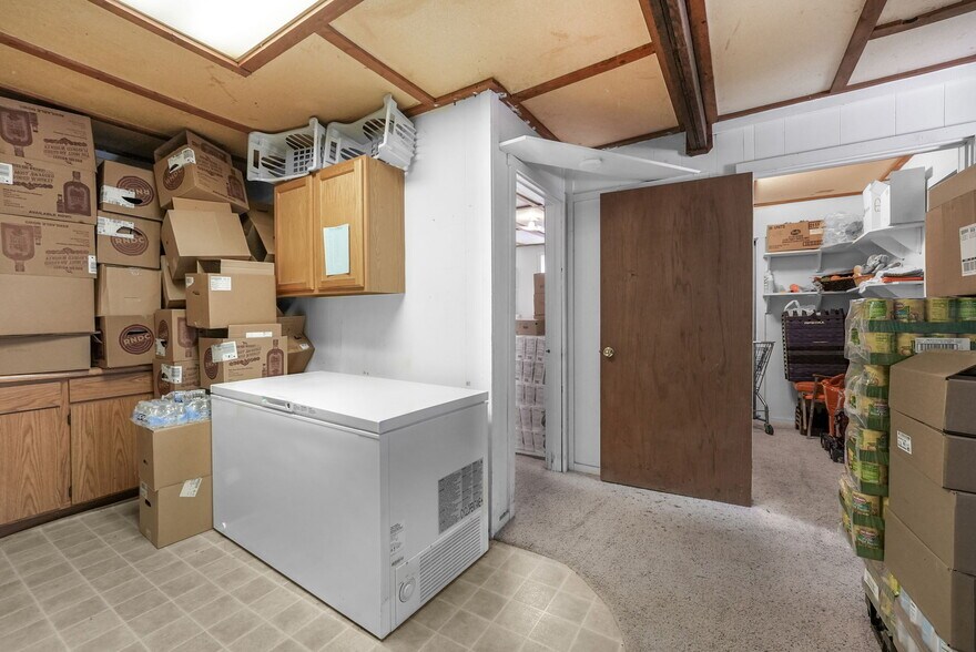 More Photos Of 10907 Main St, Honor Flex For Sale