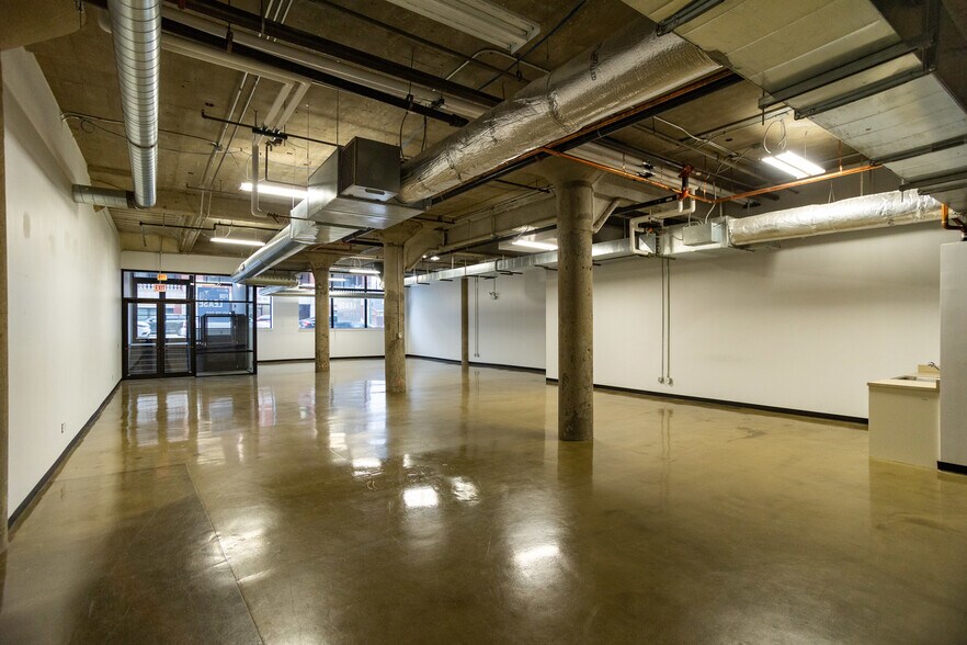 More Photos Of 2545 W Diversey Ave, Chicago Loft Creative Space For Lease