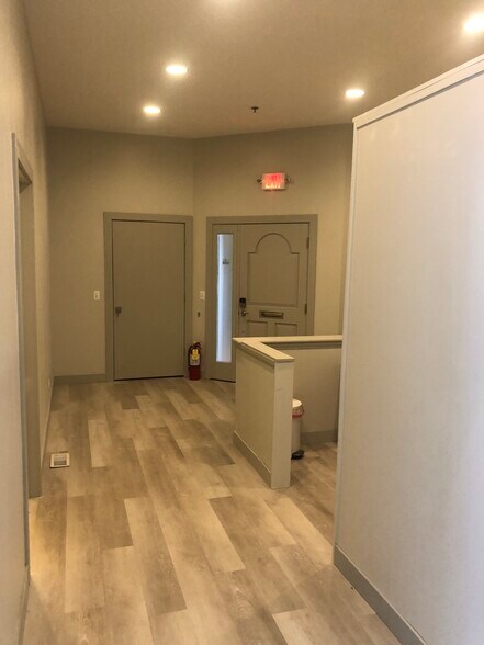 More Photos Of 708 Florsheim Dr, Libertyville Medical For Lease