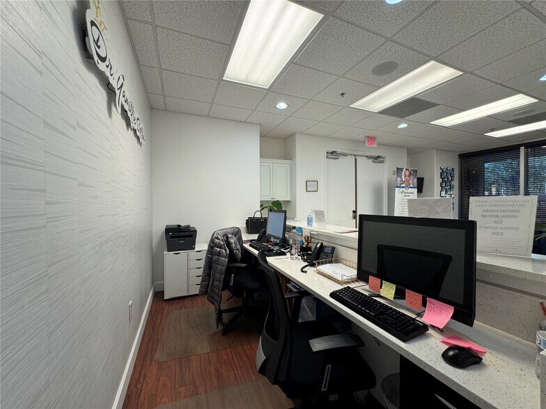 More Photos Of 6150 Metrowest Blvd, Orlando Medical For Lease