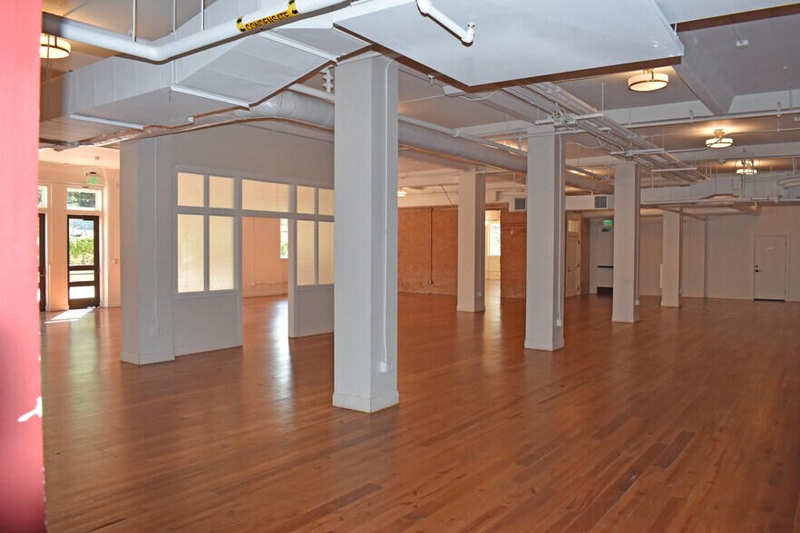 More Photos Of 2218 Bryan St, Dallas Office For Lease