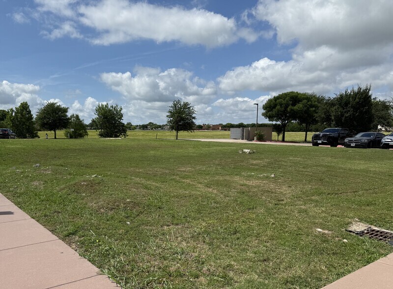 More Photos Of 7700 Lakeview Pky, Rowlett Medical For Sale