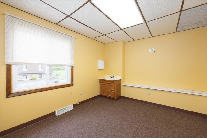 More Photos Of 932 French Rd, Cheektowaga Office For Sale