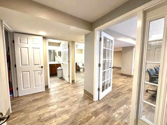 More Photos Of 214 Aberdeen Dr, Valparaiso Office For Sale