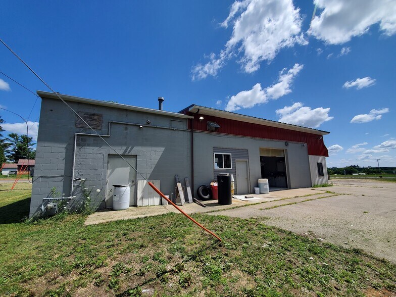 More Photos Of 243 Spring St, Highland Carwash For Lease