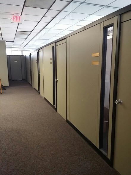 More Photos Of 4200 Euclid Ave, Rolling Meadows Office For Lease